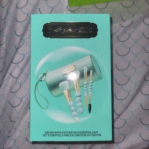 MAC makeup brush gift set